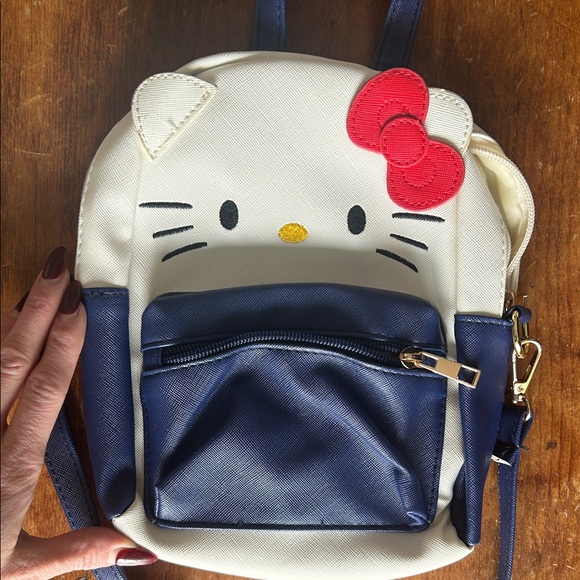 Hello Kitty Convertible Backpack/Purse - Picture 6 of 6